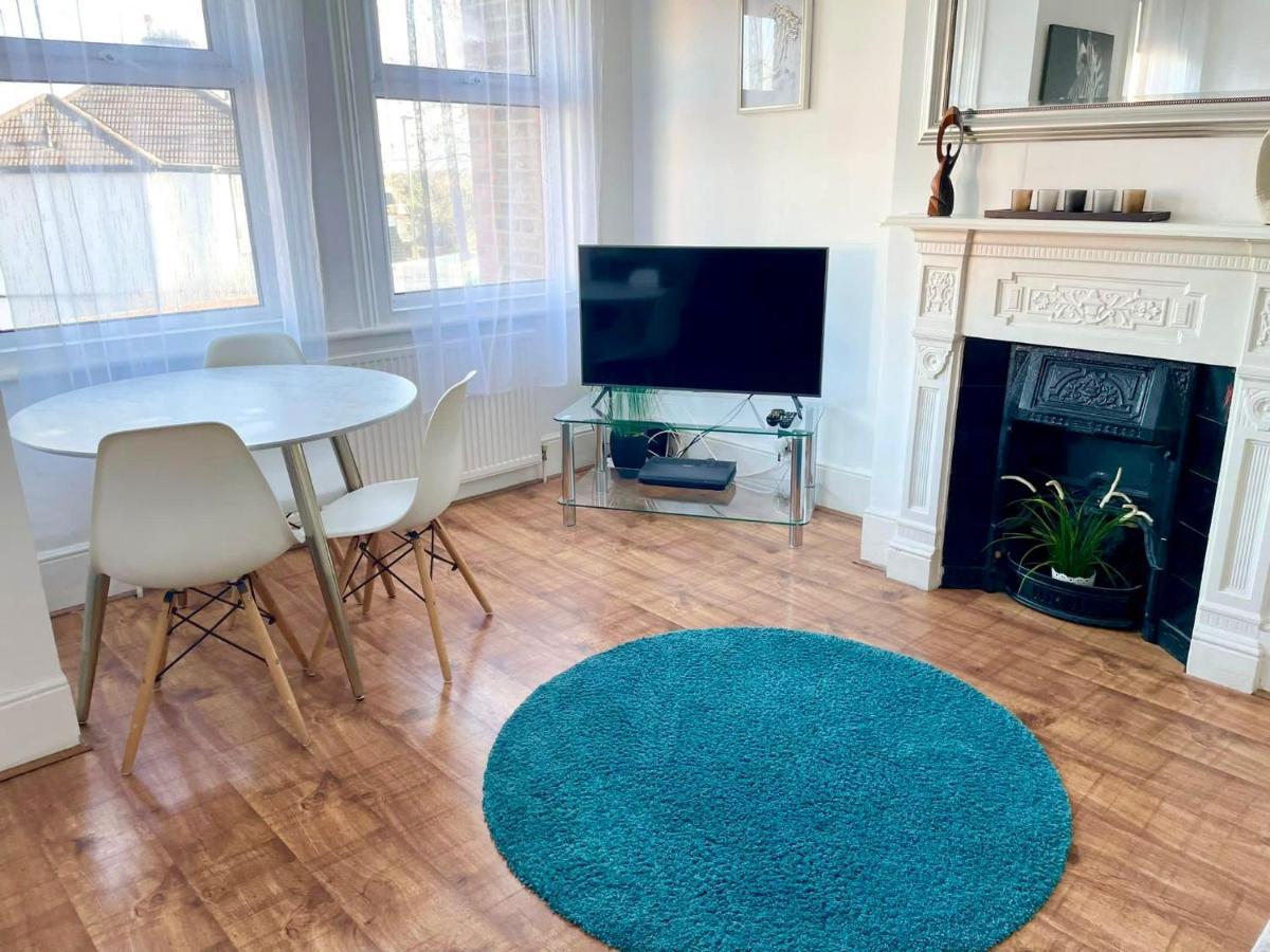 Large 3 Bedroom Modern Apartment Close To Central London Finchley Zewnętrze zdjęcie