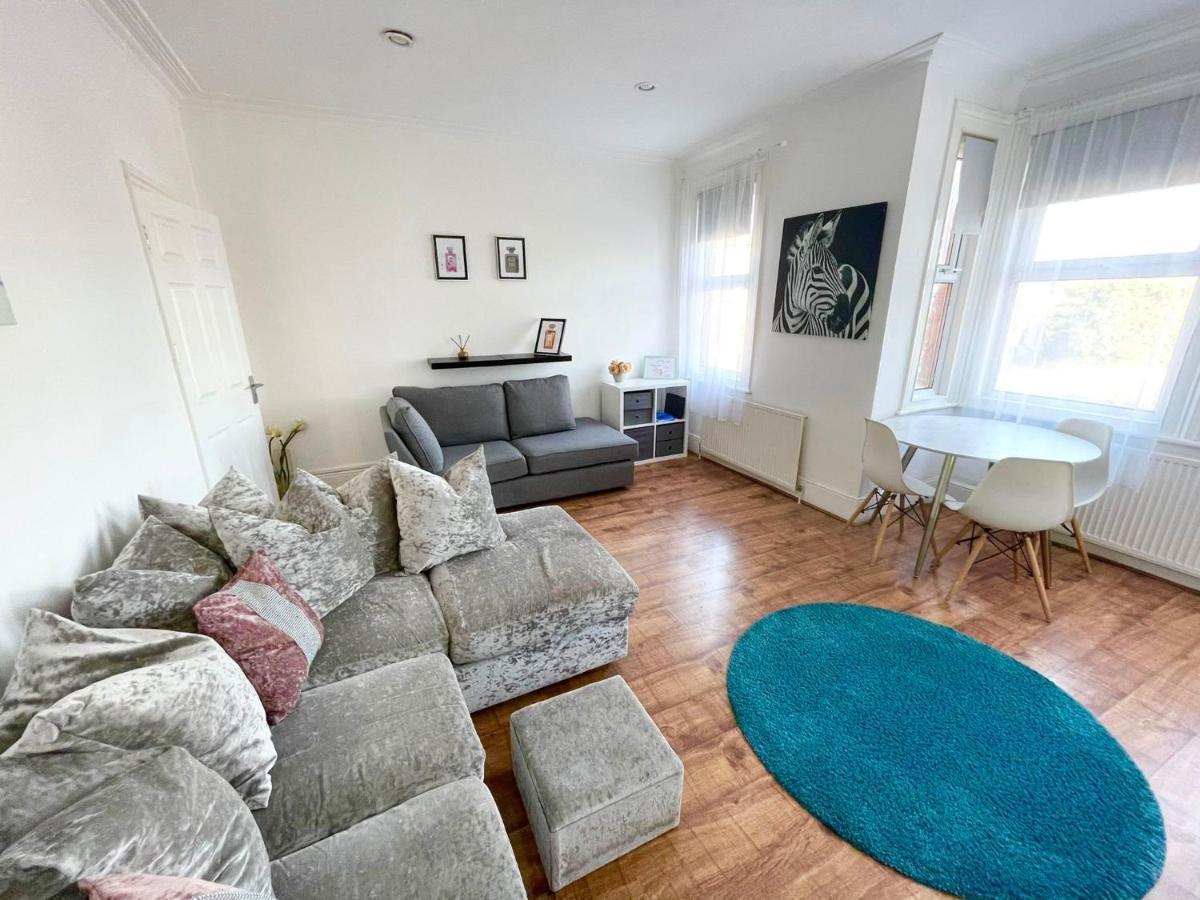 Large 3 Bedroom Modern Apartment Close To Central London Finchley Zewnętrze zdjęcie