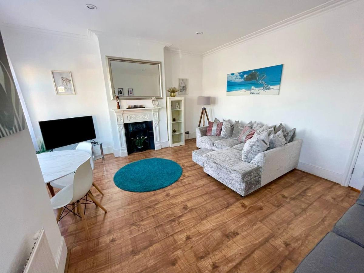 Large 3 Bedroom Modern Apartment Close To Central London Finchley Zewnętrze zdjęcie